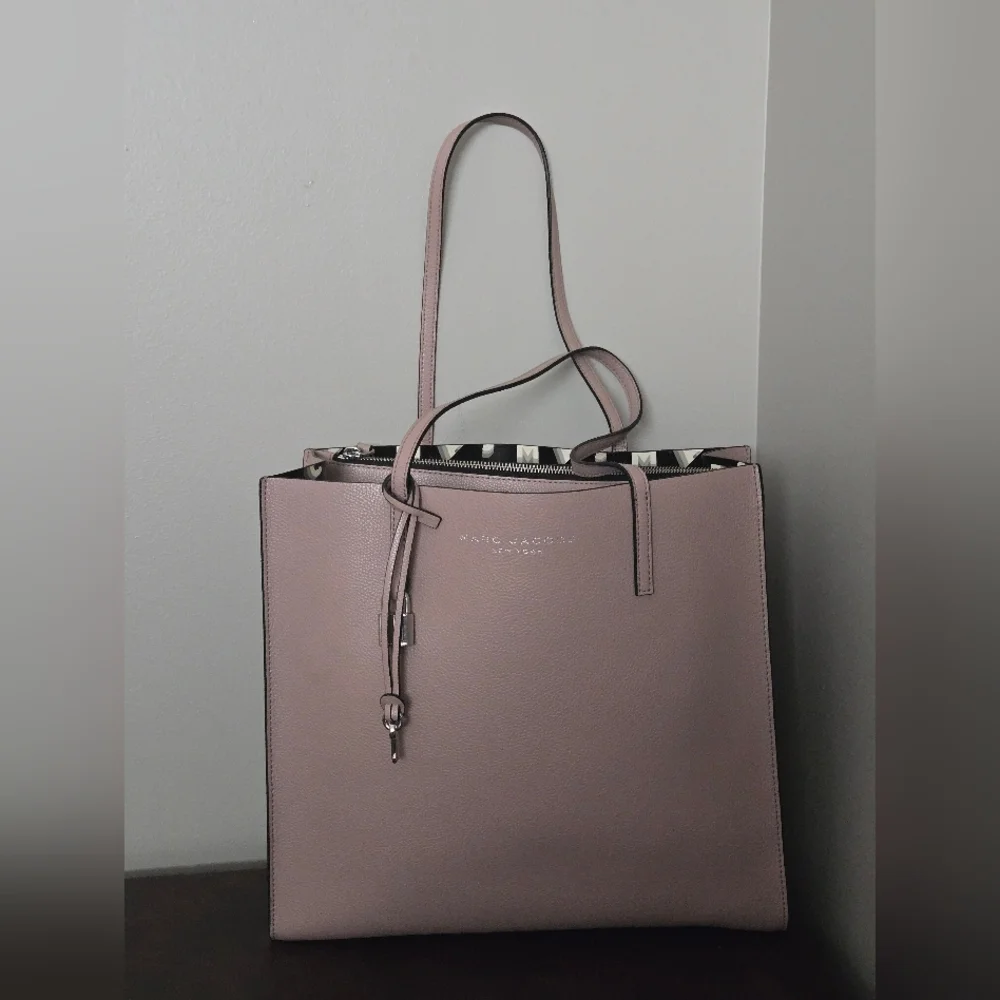 Marc Jacobs Blush Pink Leather Tote with Gold Charm - Picture 2 of 10